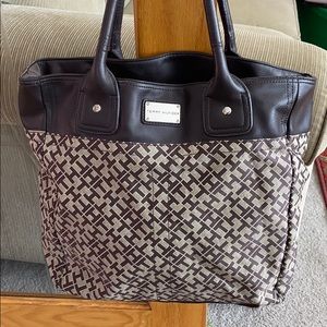 💕Tommy Hilfiger brown creme large satchel purse💕